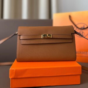 904F437E-F272-EDFE-9373-06D69F6E35B5.jpg Epsom Kelly Wallet - Brown