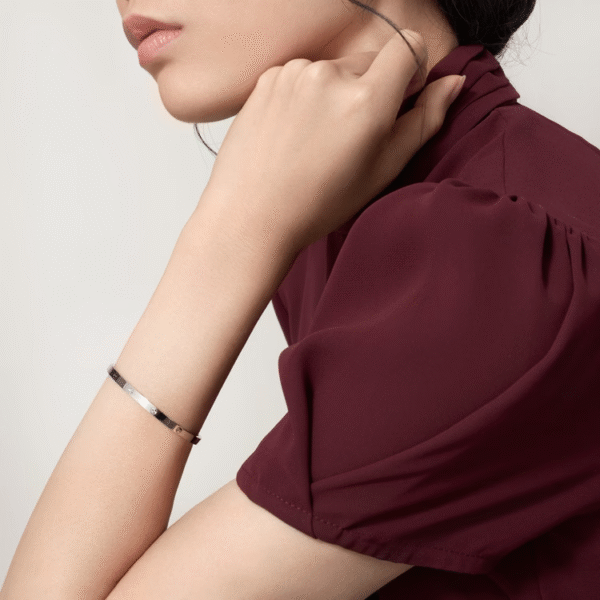 C997B0D3-B3E2-159A-898F-90460B5A3E75-1.png LOVE BRACELET, SMALL MODEL